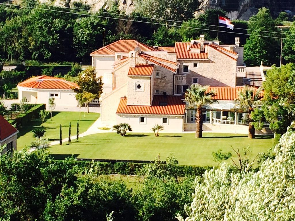 Apartments Anna Omiš Eksteriør billede
